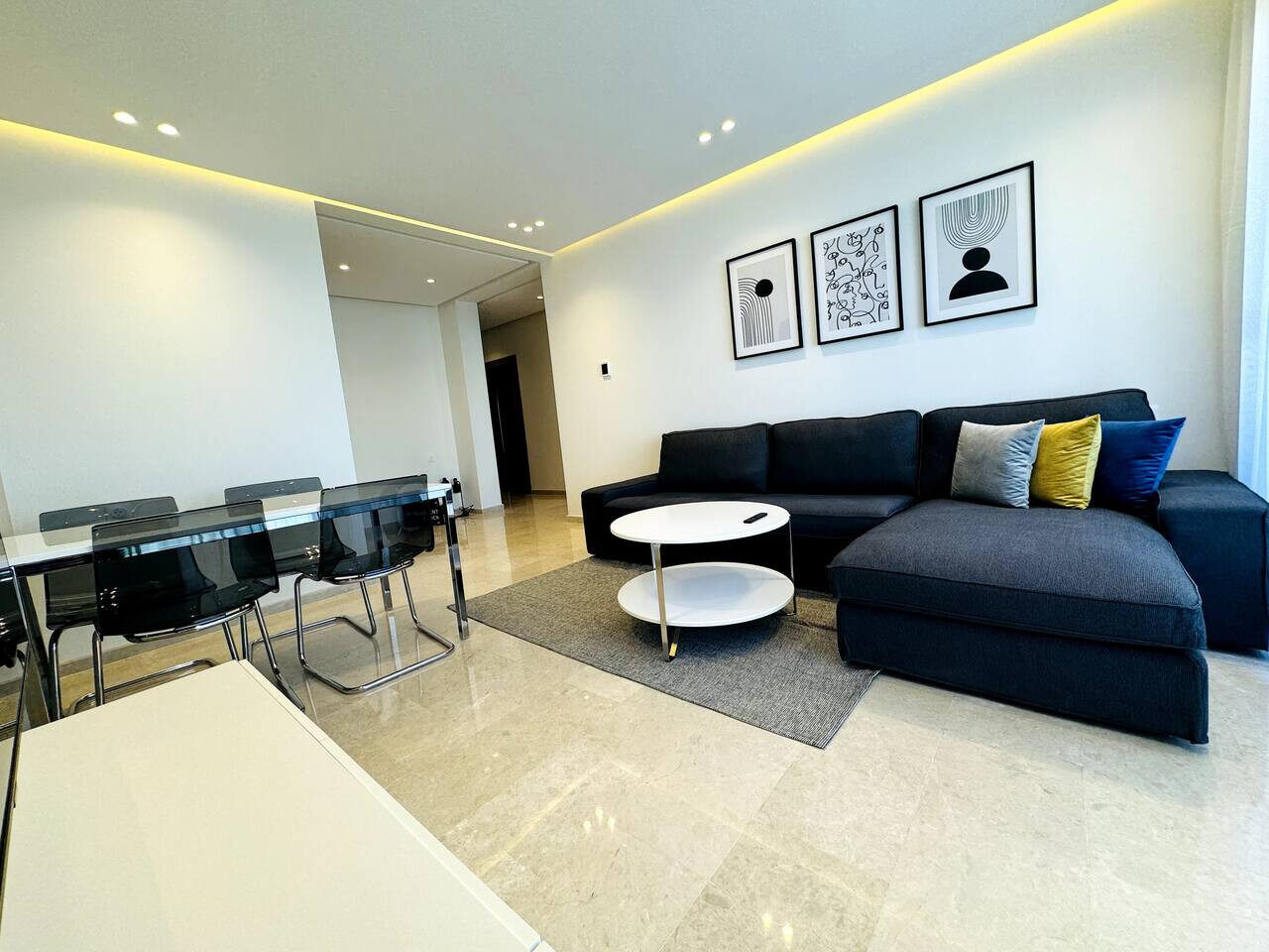 Chic Downtown 2-Bed Apartment
