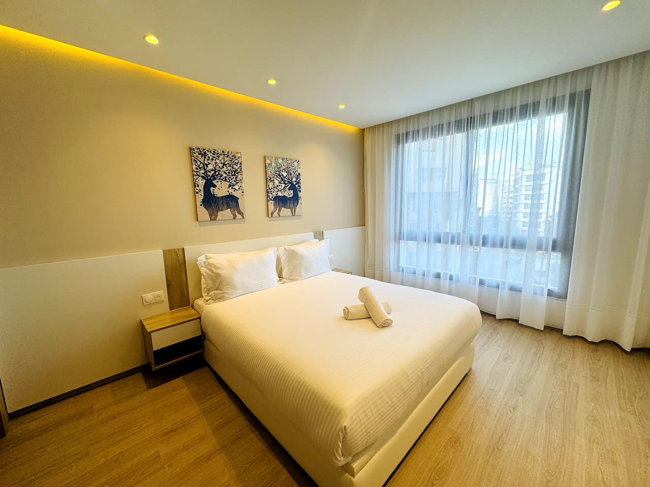 Chic Downtown 2-Bed Apartment