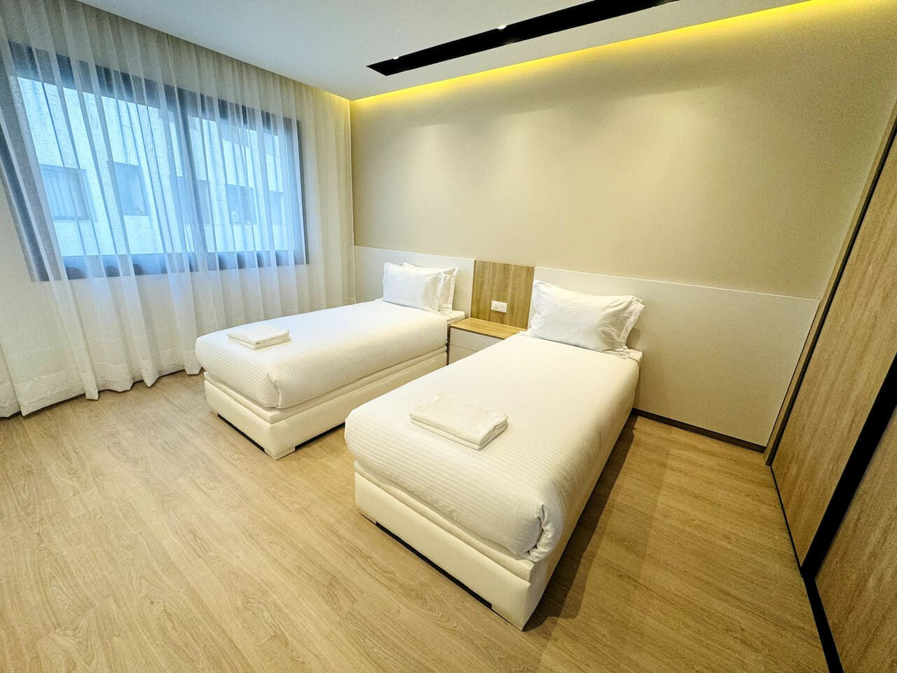 Chic Downtown 2-Bed Apartment