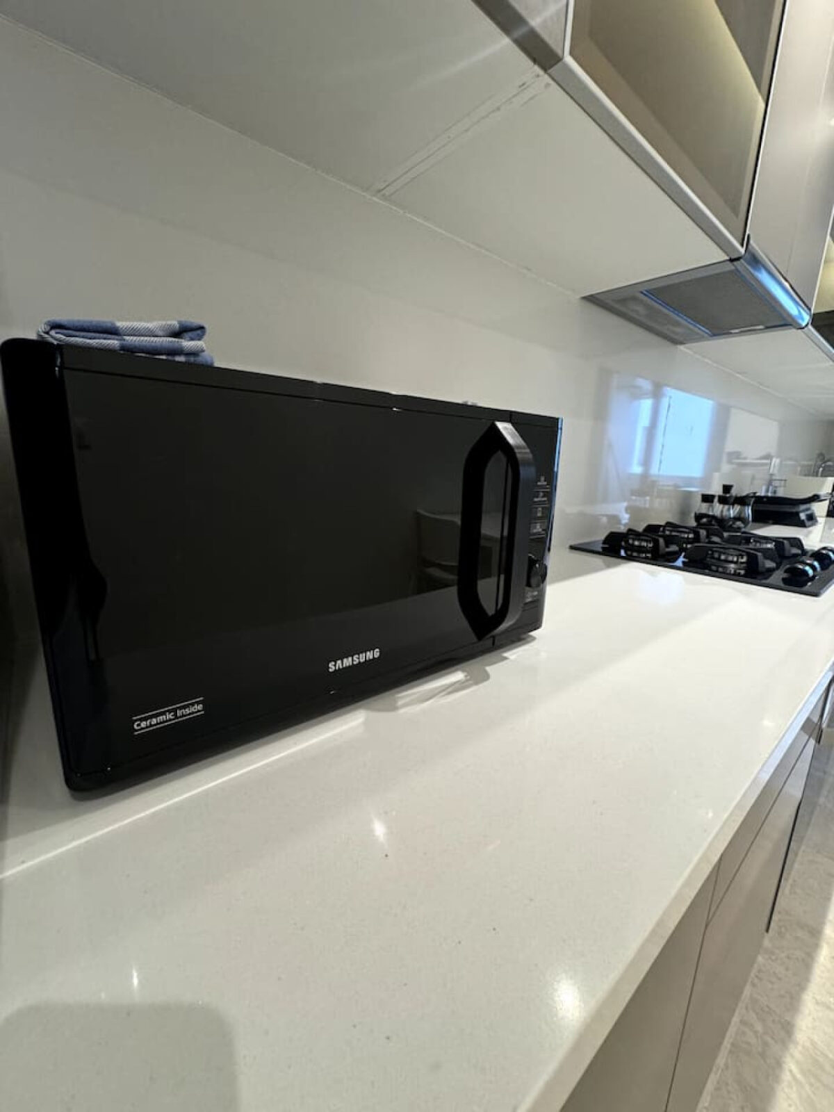 Chic Downtown 2-Bed Apartment
