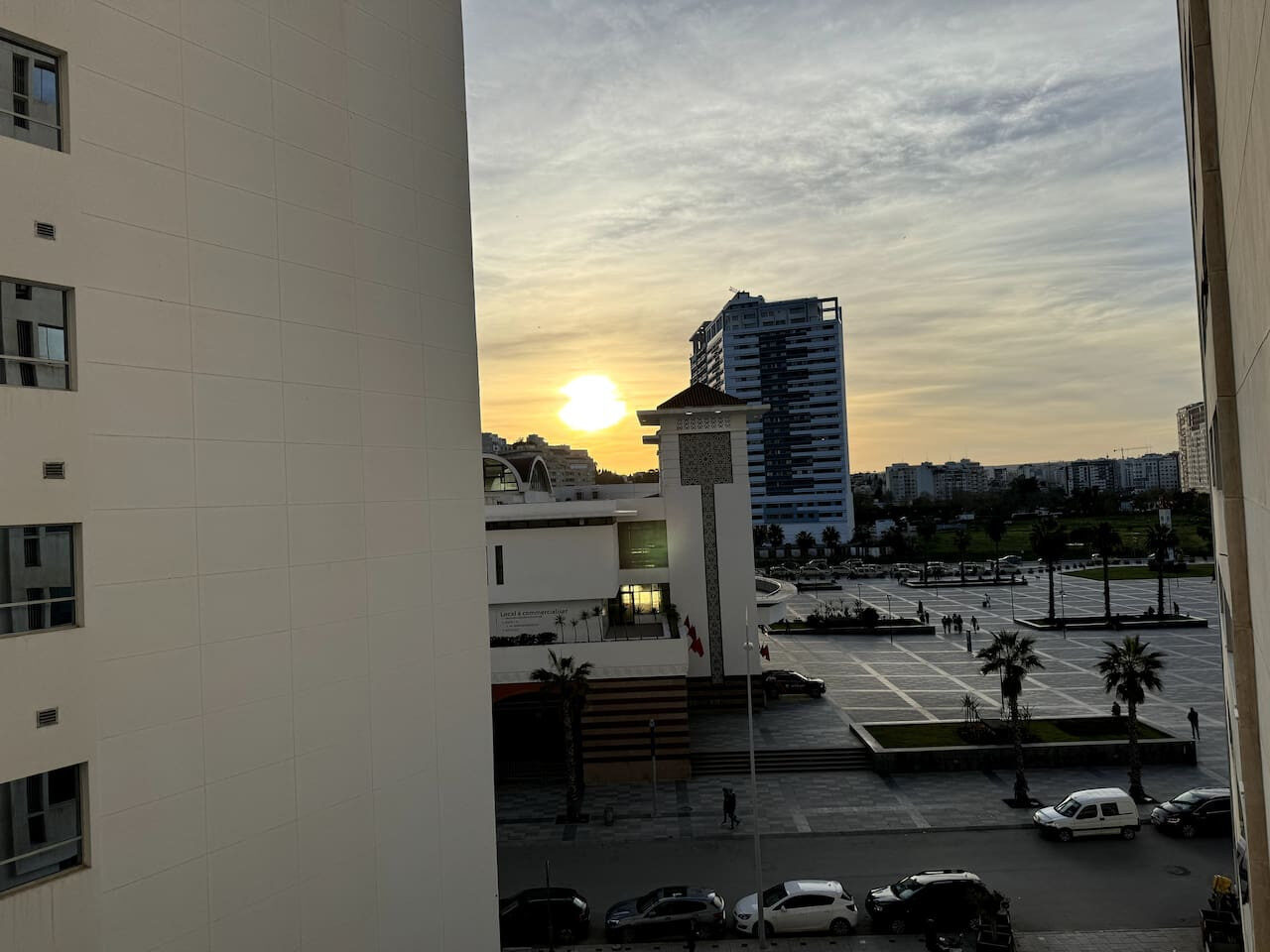 City Center 2-BR Apartment + Pkg