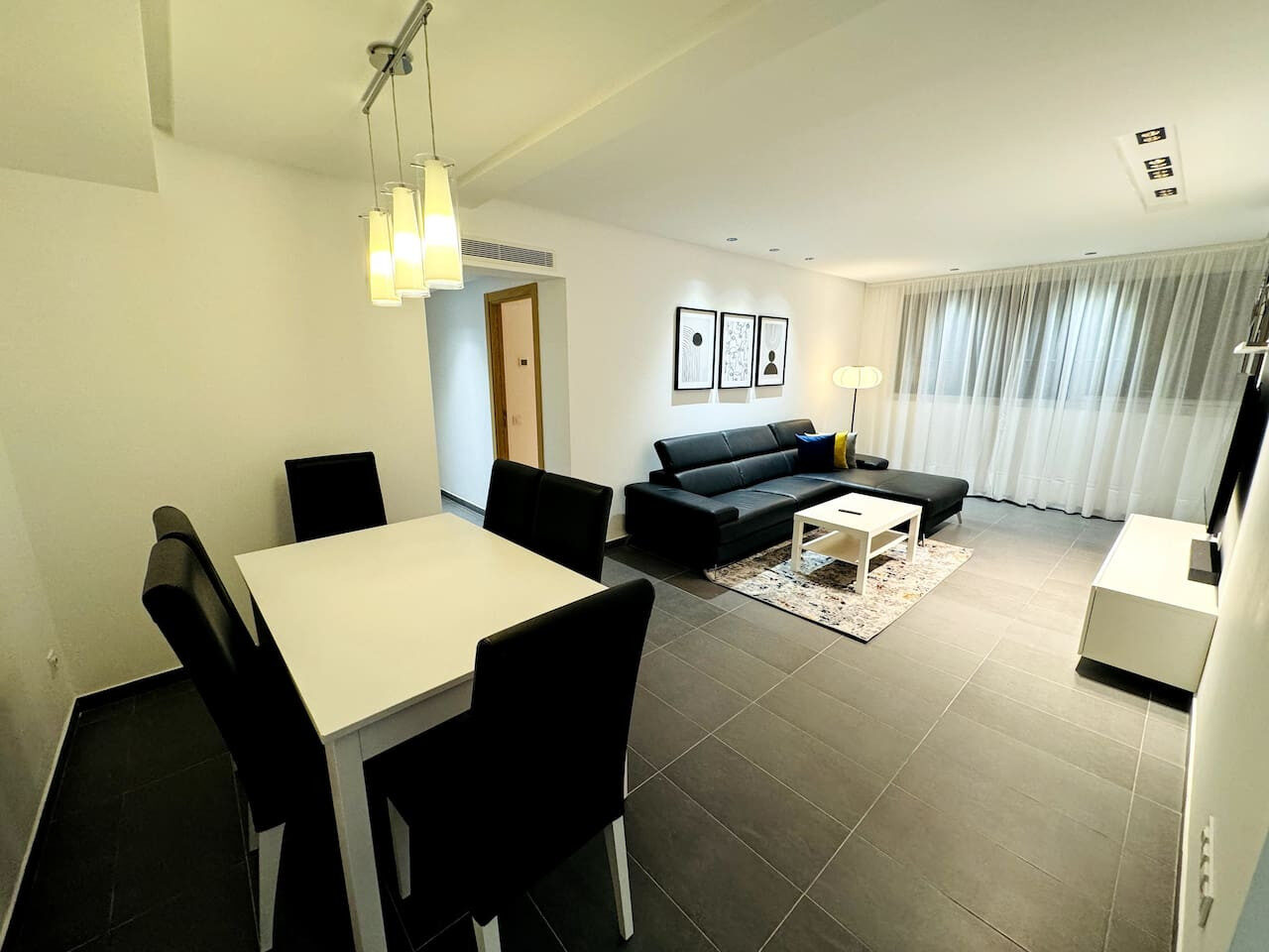 City Center 2-BR Apartment + Pkg