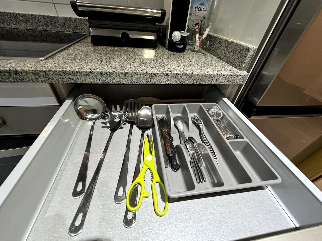 City Center 2-BR Apartment + Pkg
