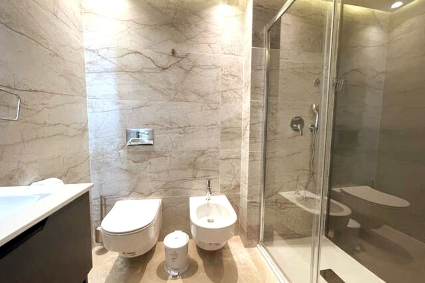 Luxury City Center Apartment