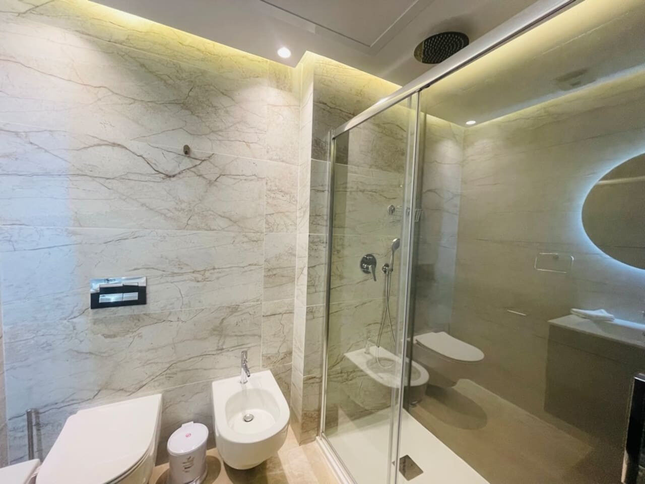 Luxury City Center Apartment
