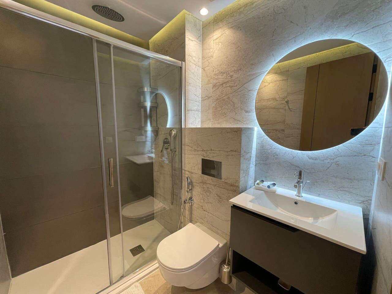 Luxury City Center Apartment