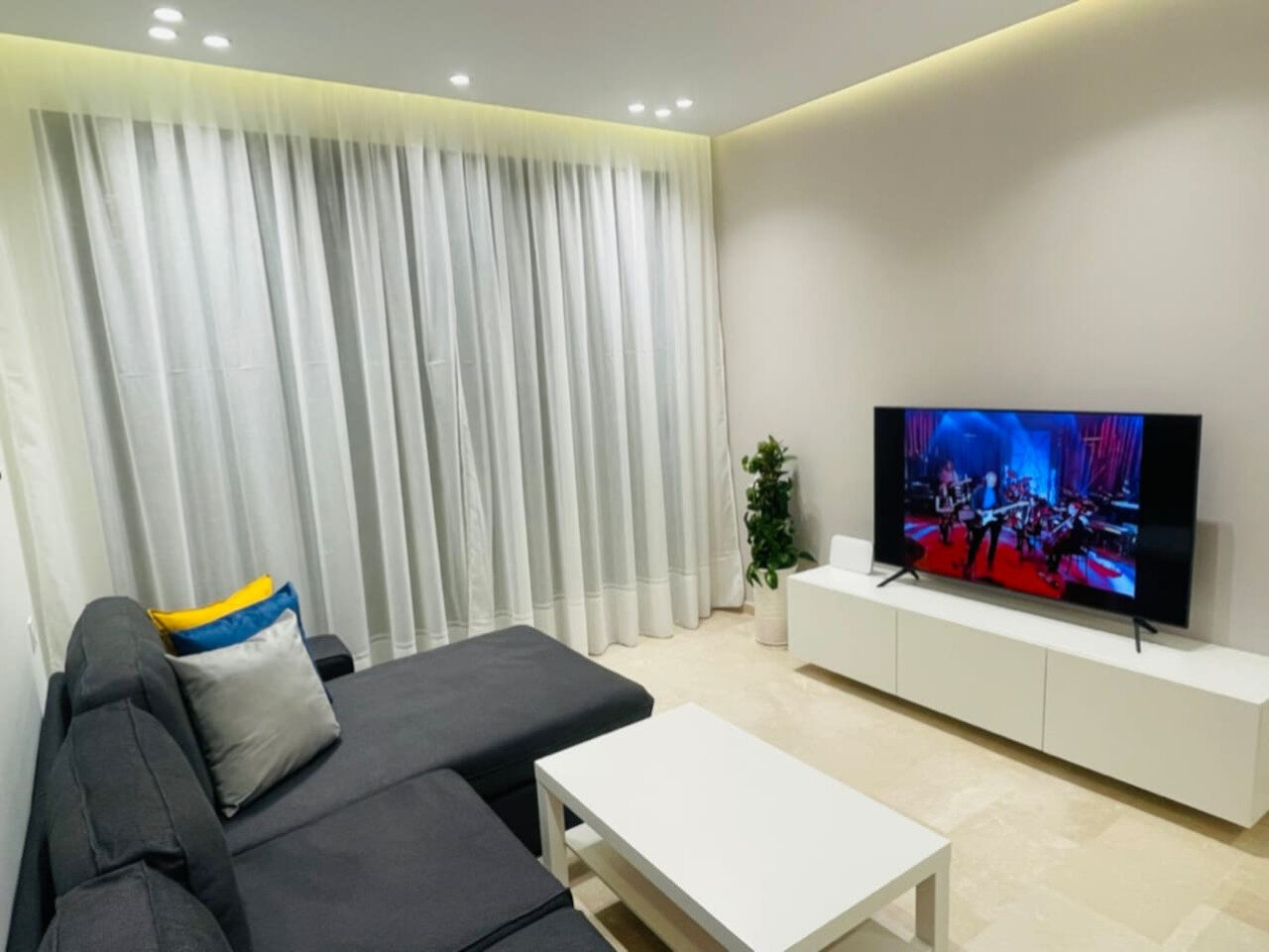 Luxury City Center Apartment