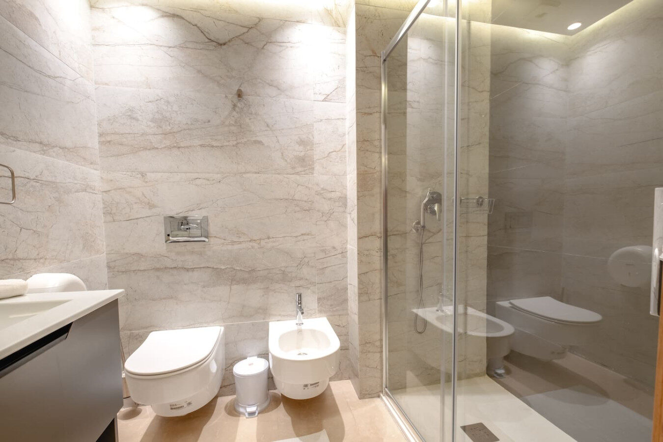Luxury City Center Apartment