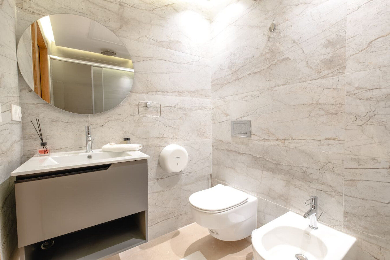 Luxury City Center Apartment