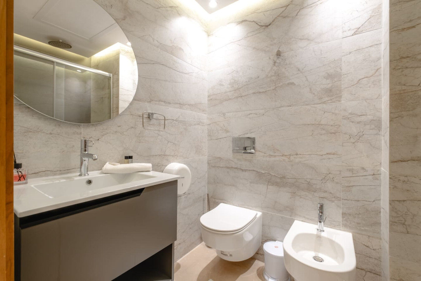 Luxury City Center Apartment