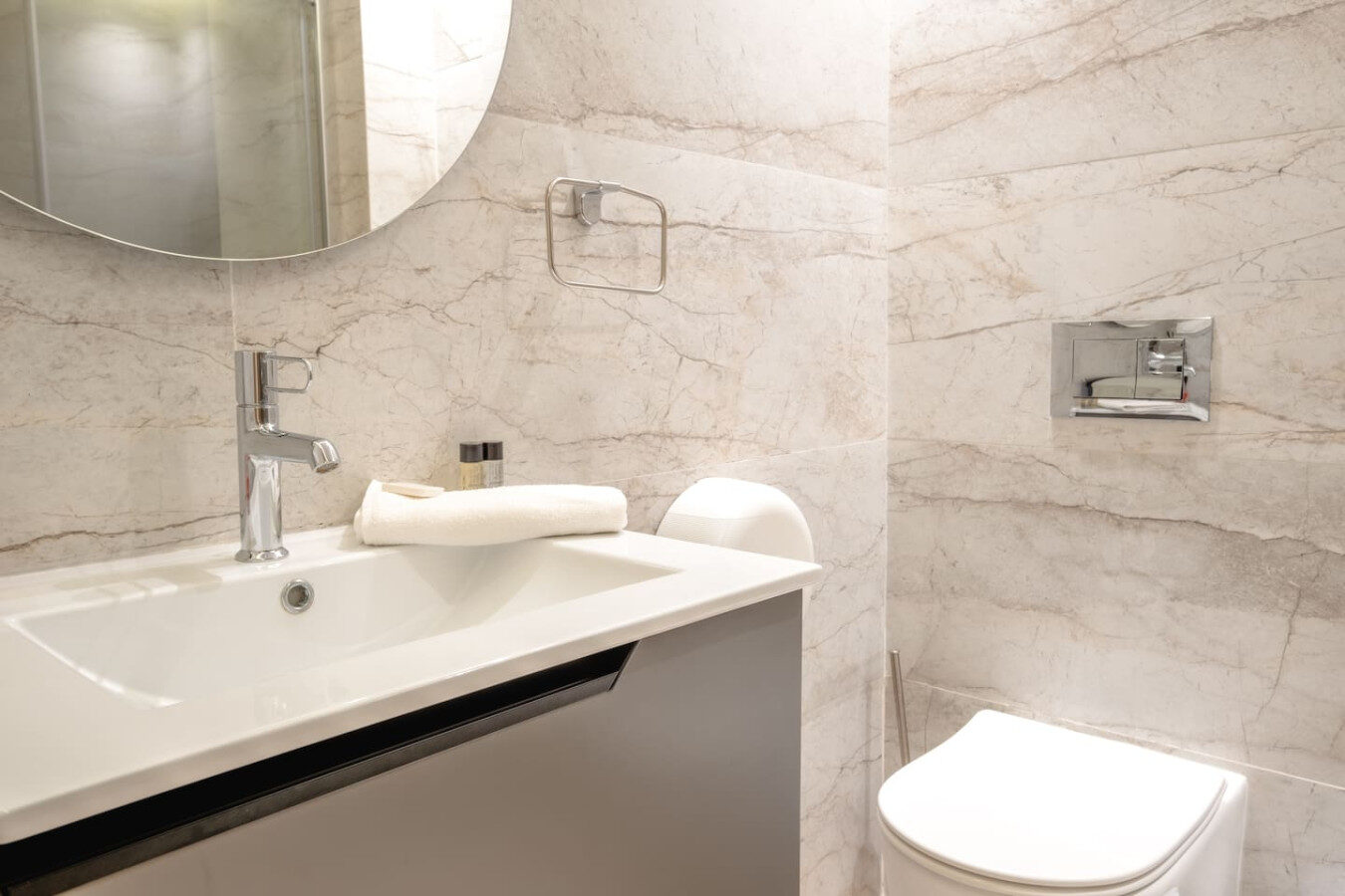 Luxury City Center Apartment