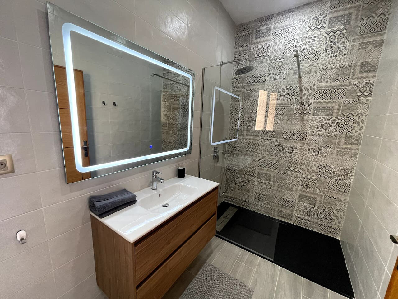 Fully Furnished One Bedroom Apartment