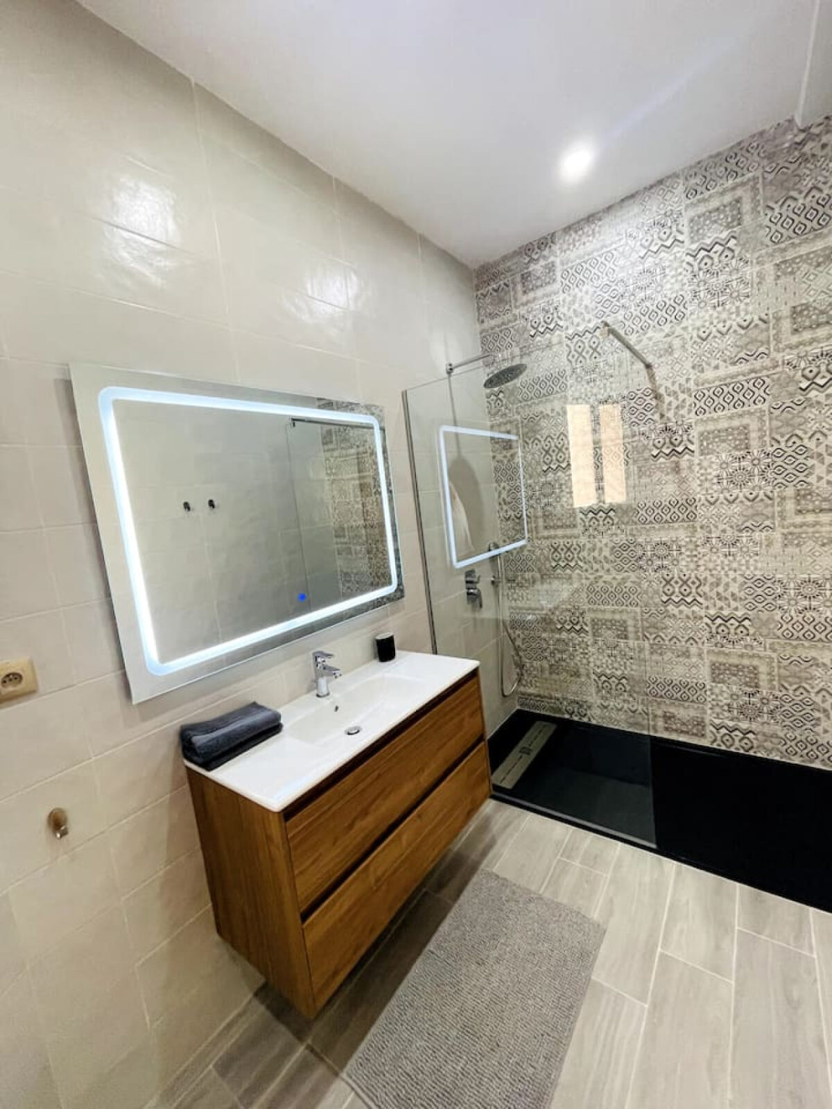 Fully Furnished One Bedroom Apartment