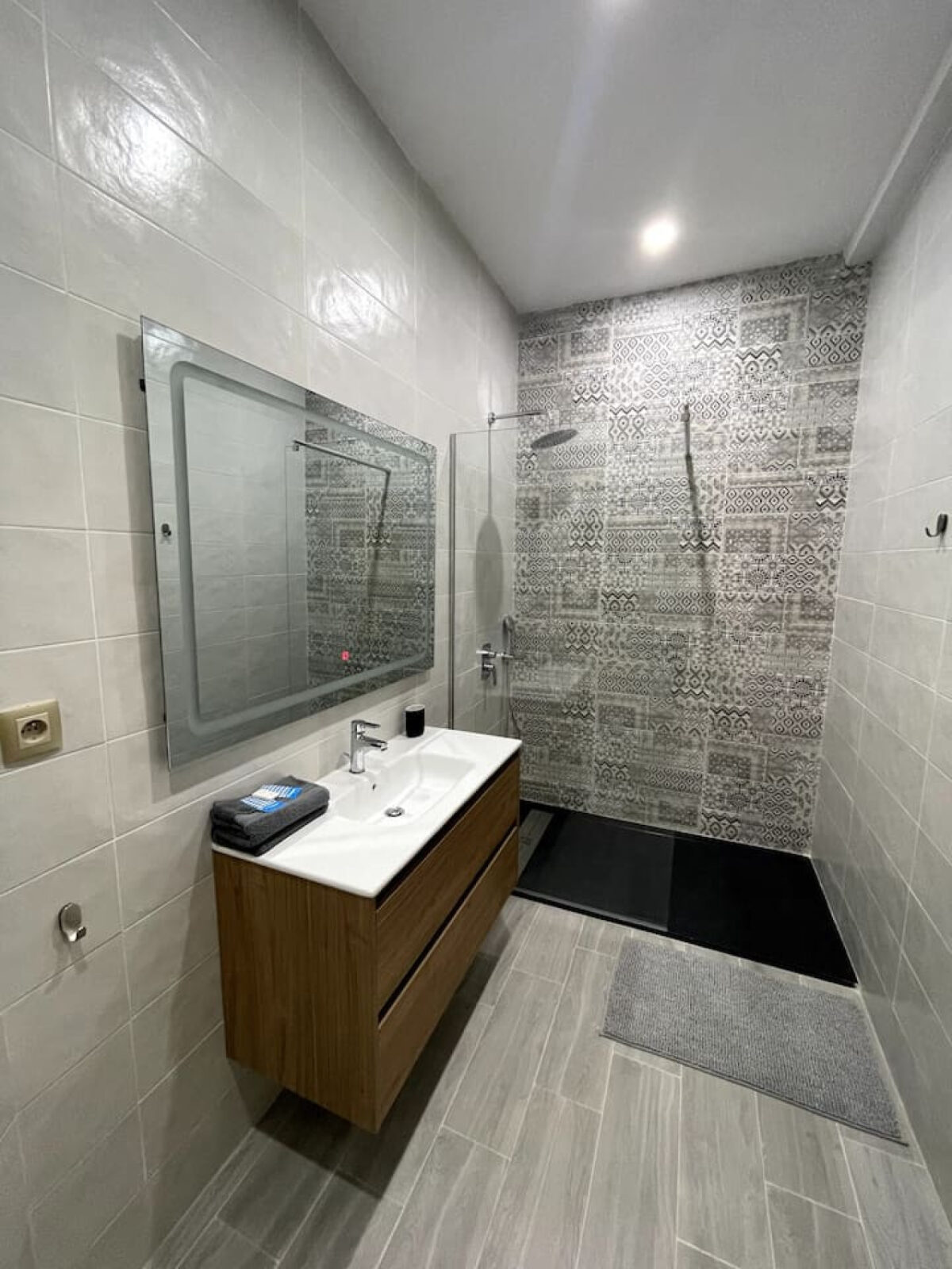 Fully Furnished One Bedroom Apartment
