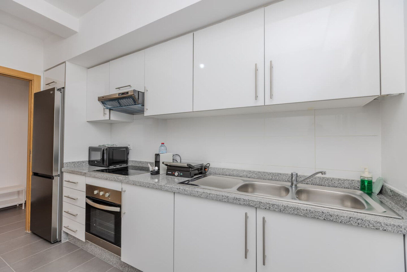 Panoramic Sea View Apartment in Hilton City Center