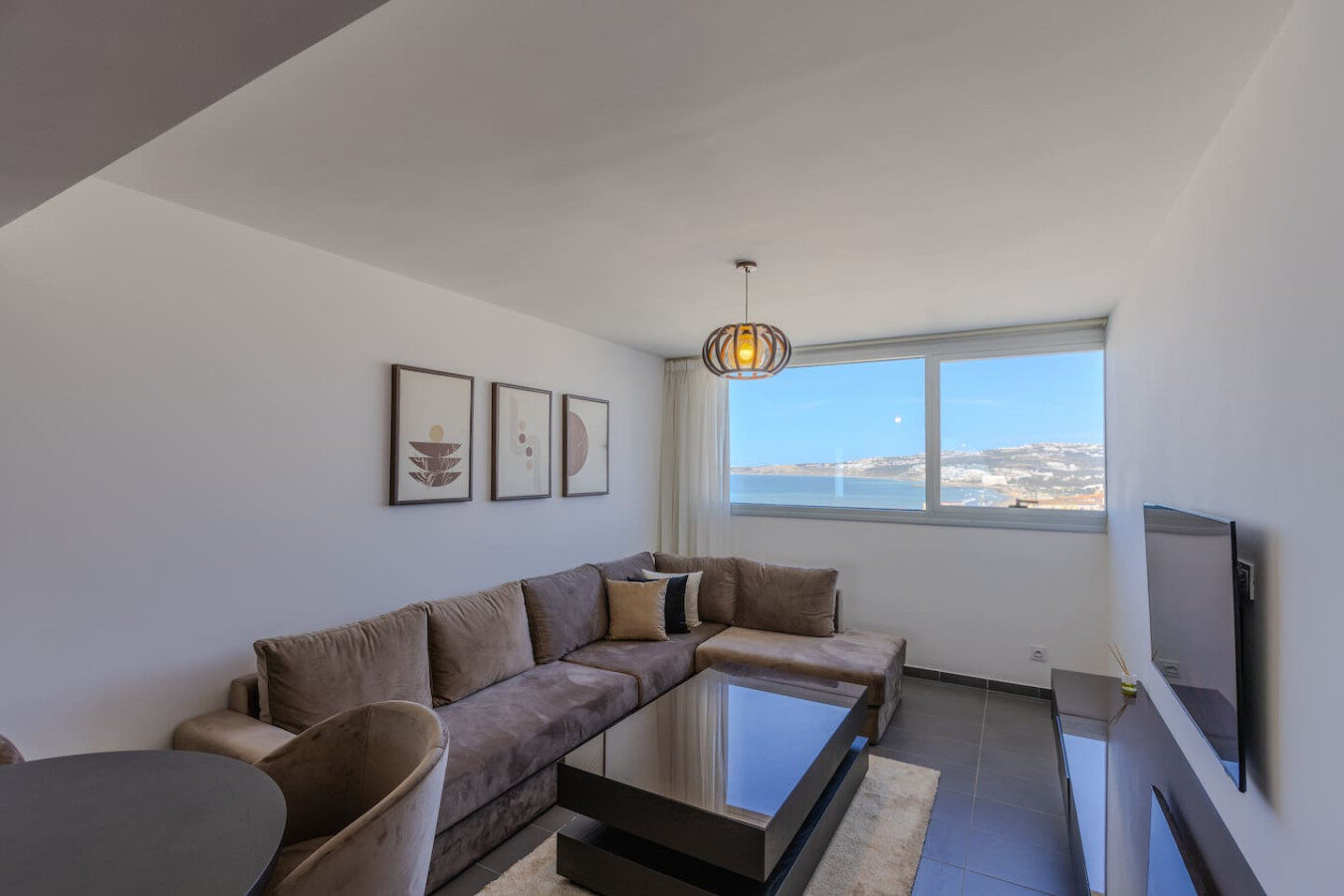 Luxurious Sea View Apartment in Hilton City Center