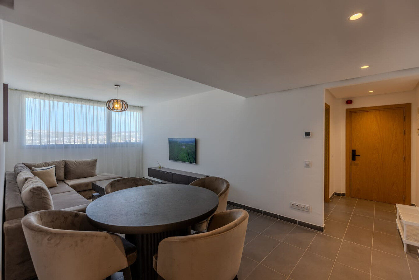 Luxurious Sea View Apartment in Hilton City Center