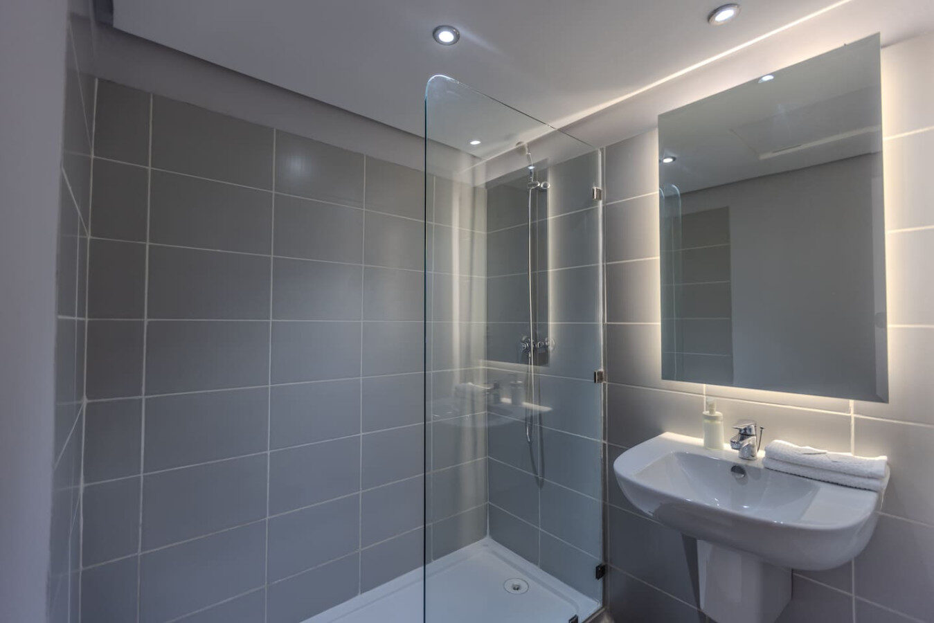 Luxurious Sea View Apartment in Hilton City Center