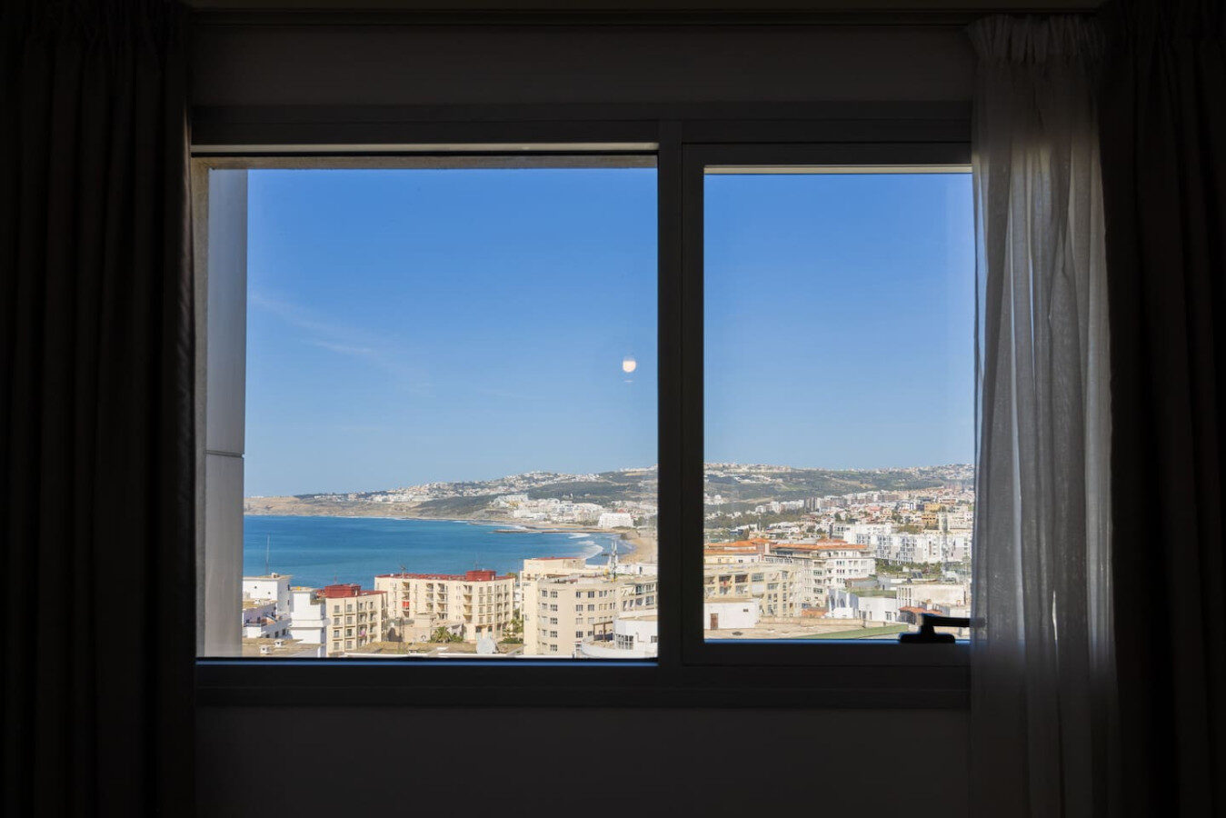 Luxurious Sea View Apartment in Hilton City Center