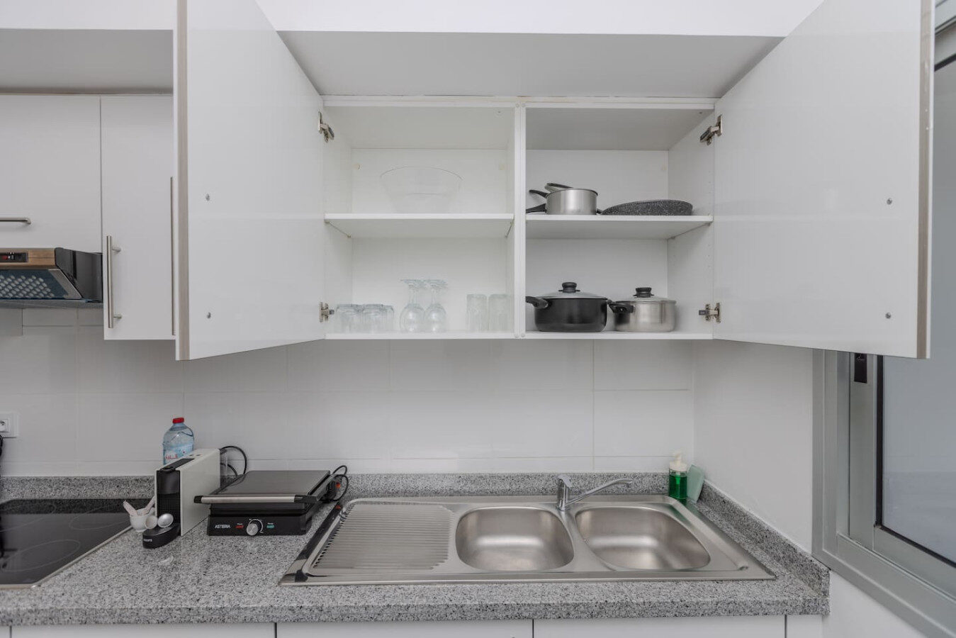 Luxurious Sea View Apartment in Hilton City Center