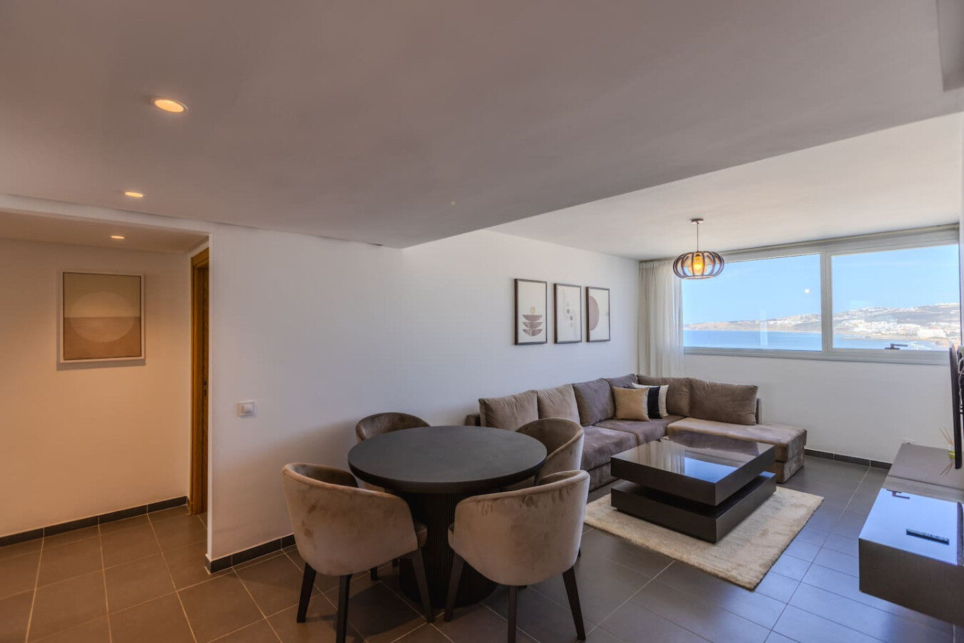 Luxurious Sea View Apartment in Hilton City Center