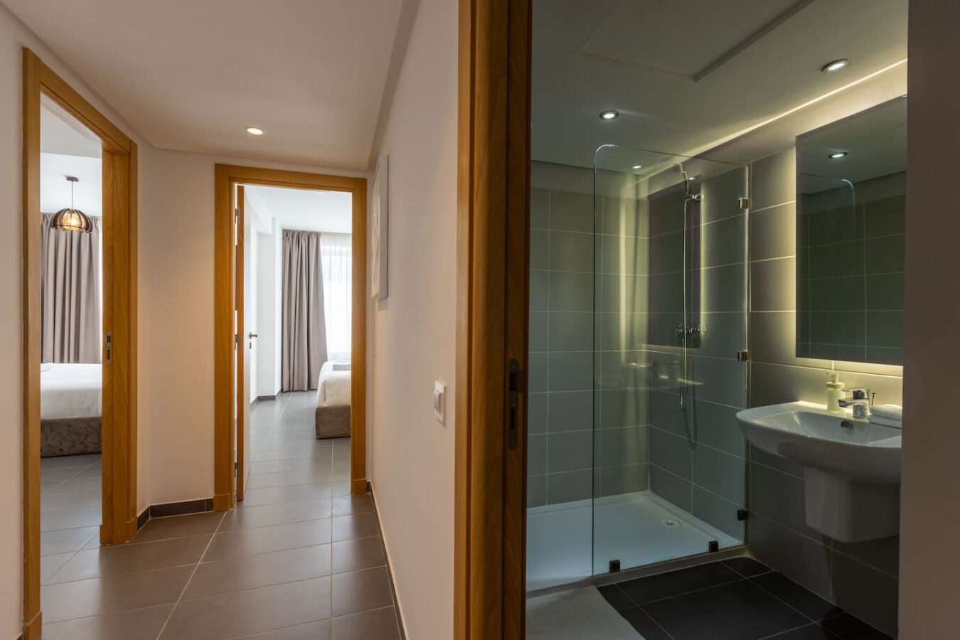 Luxurious Sea View Apartment in Hilton City Center