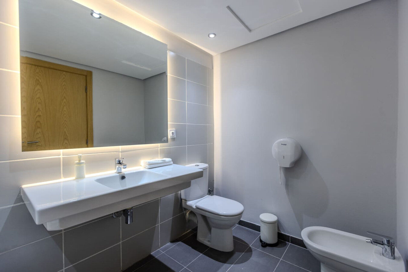 Luxurious Sea View Apartment in Hilton City Center