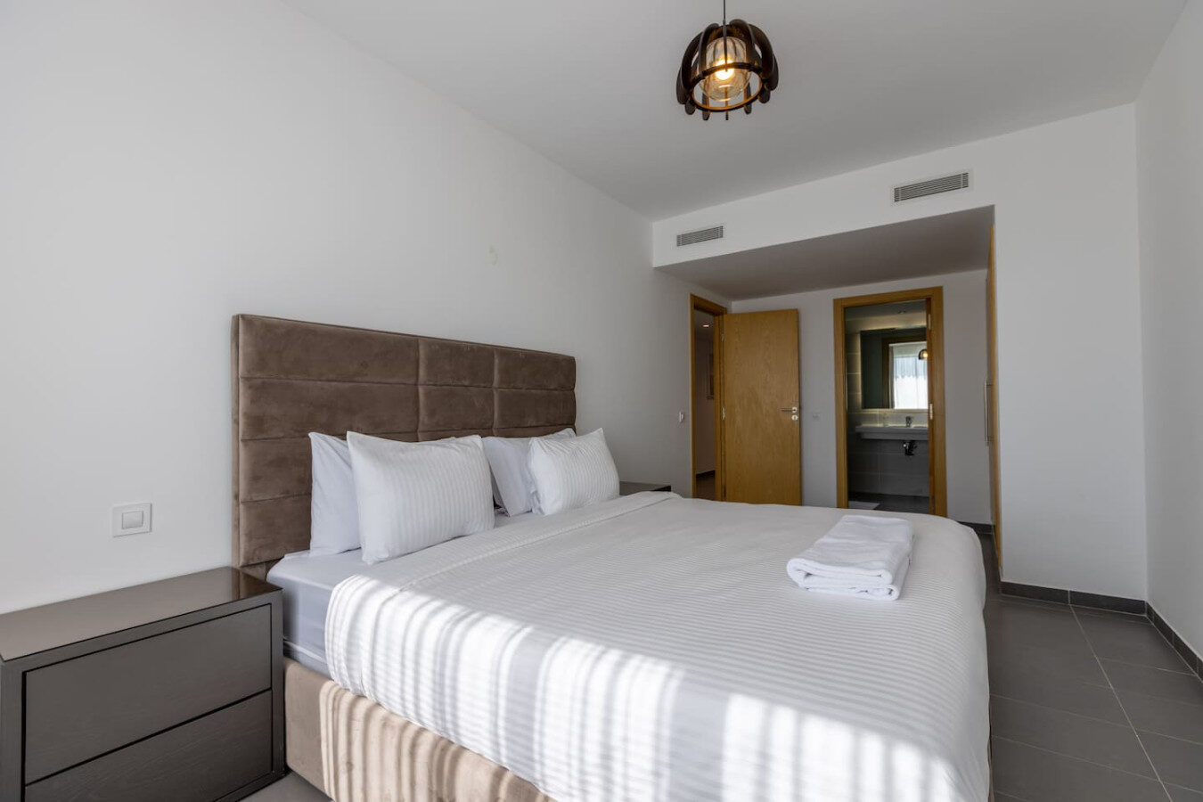 Luxurious Sea View Apartment in Hilton City Center