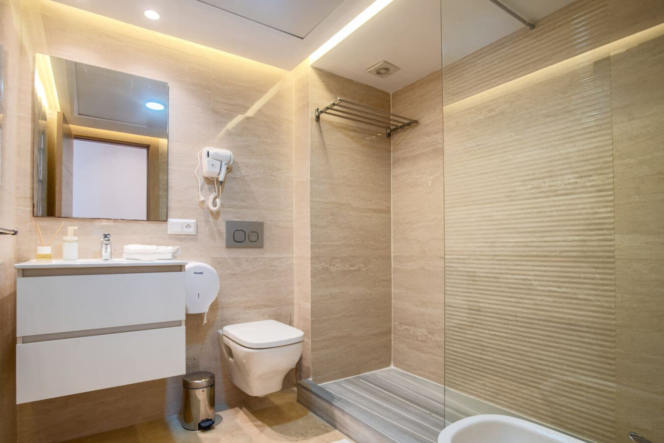 3-Bedroom Zen Apartment with Balcony in Tangier