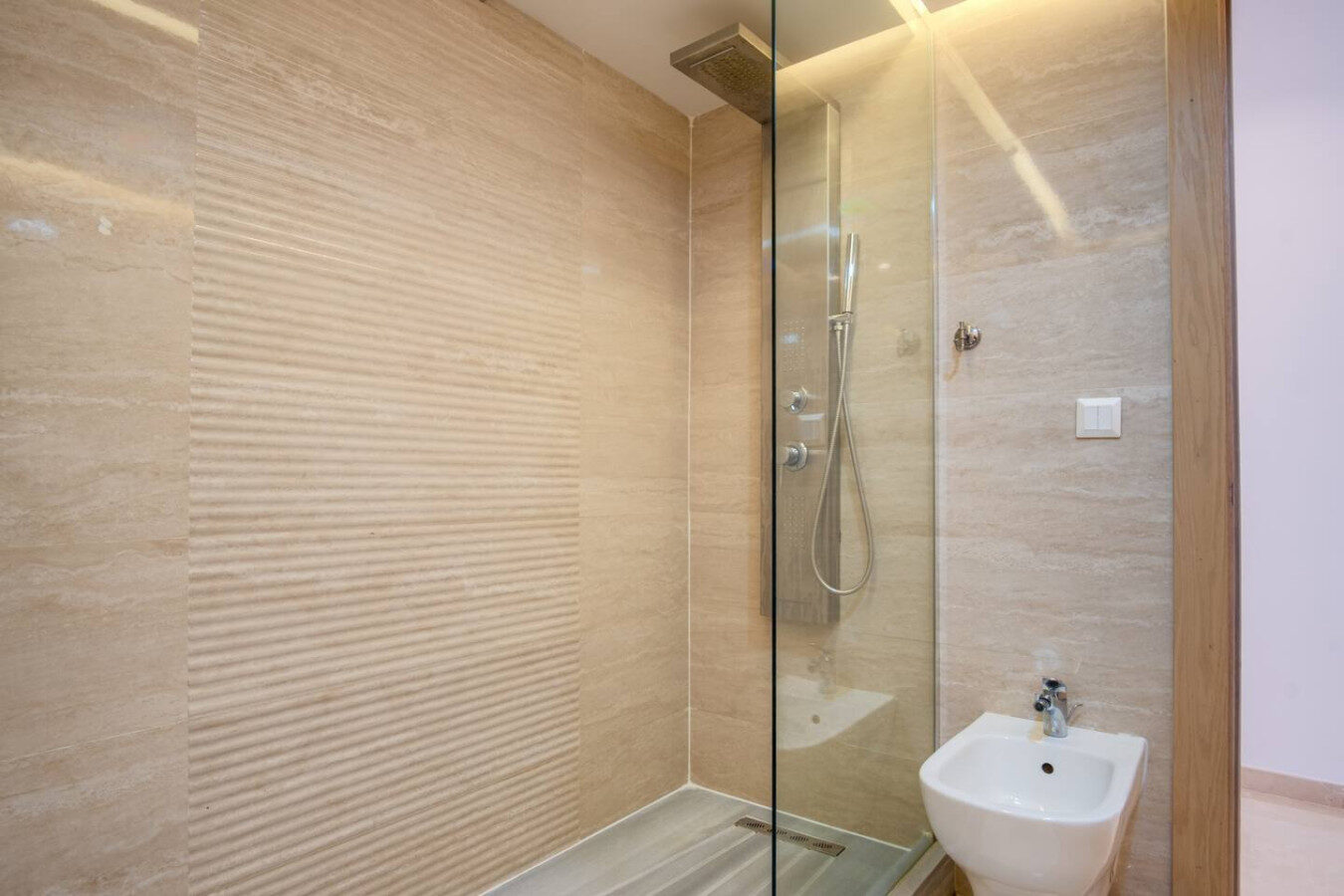 3-Bedroom Zen Apartment with Balcony in Tangier