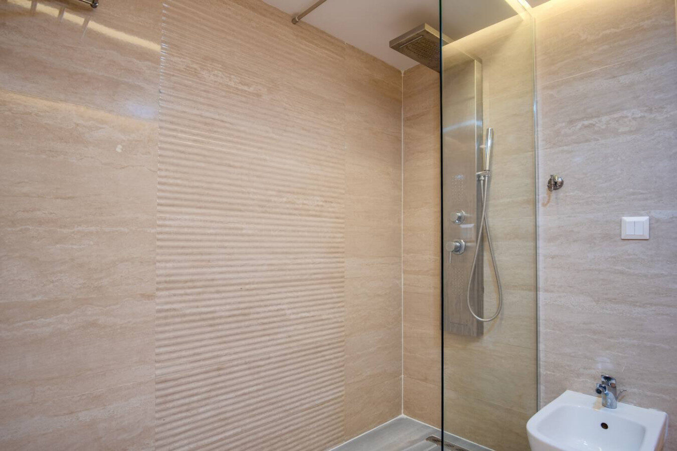 3-Bedroom Zen Apartment with Balcony in Tangier