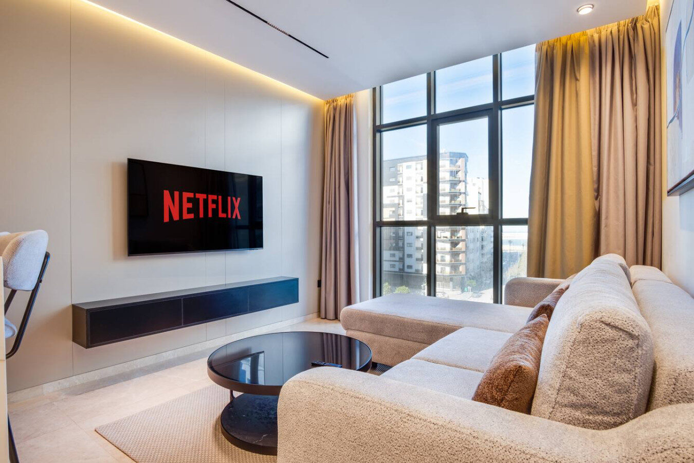 Cozy Apartment with Partial Sea View in the Center