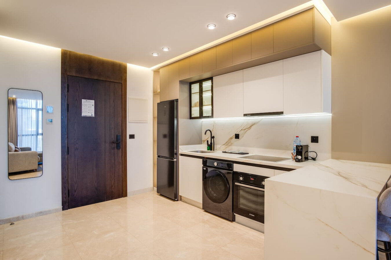 Appartement élégant en bord de mer avec vue partielle sur la plage