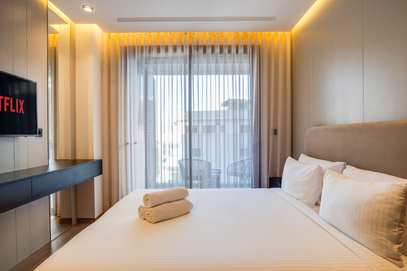 Appartement élégant en bord de mer avec vue partielle sur la plage