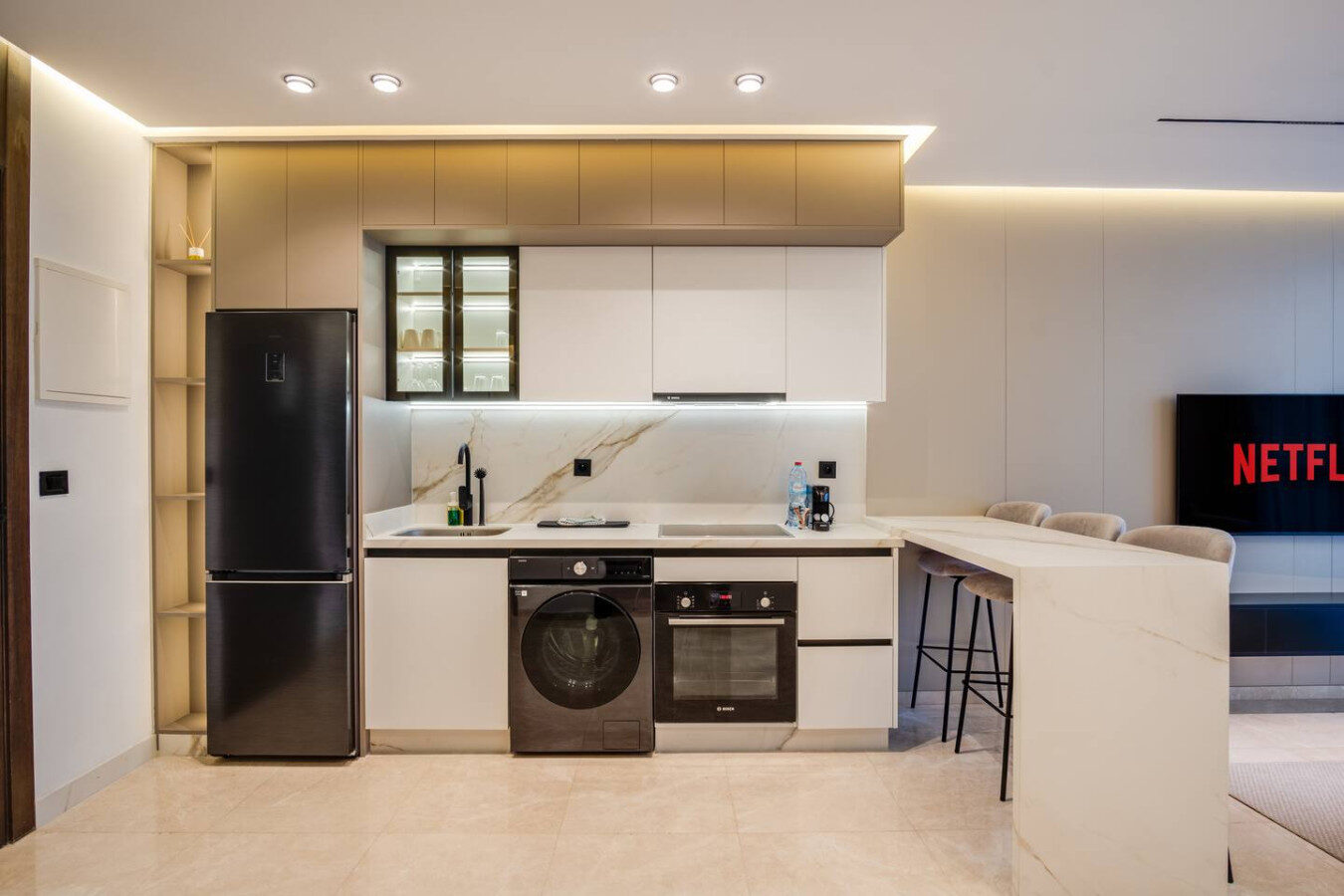 Appartement élégant en bord de mer avec vue partielle sur la plage