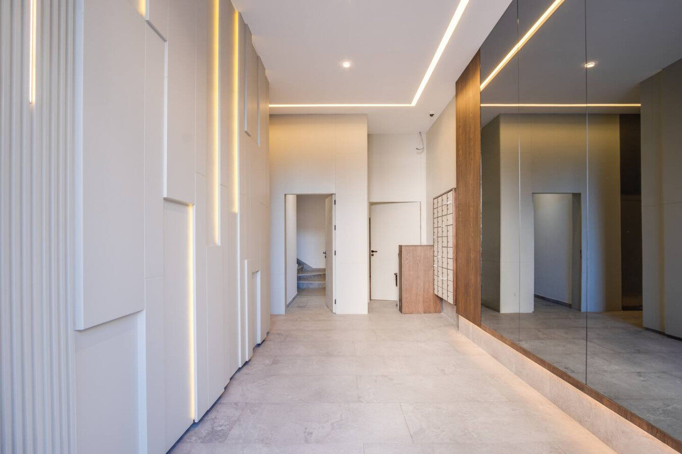 Appartement élégant en bord de mer avec vue partielle sur la plage