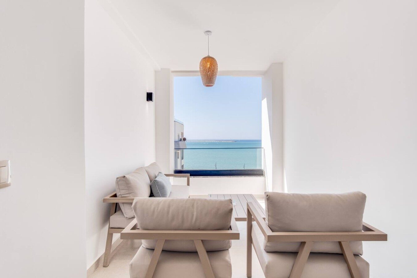 Beachfront Apartment with Sea View in Malabata