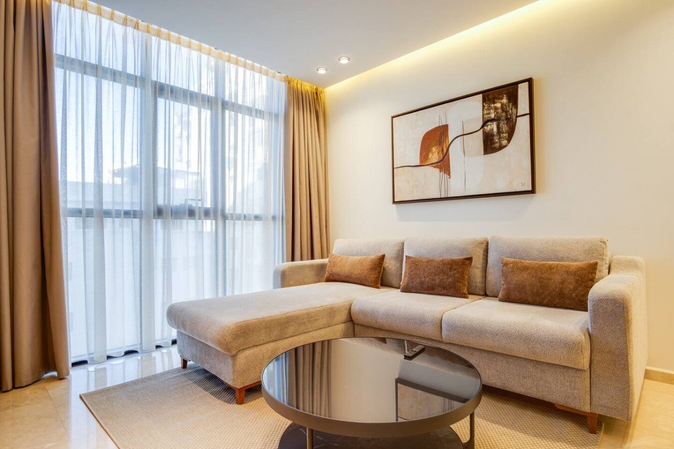 Elegante apartamento junto a la playa con vista parcial al mar