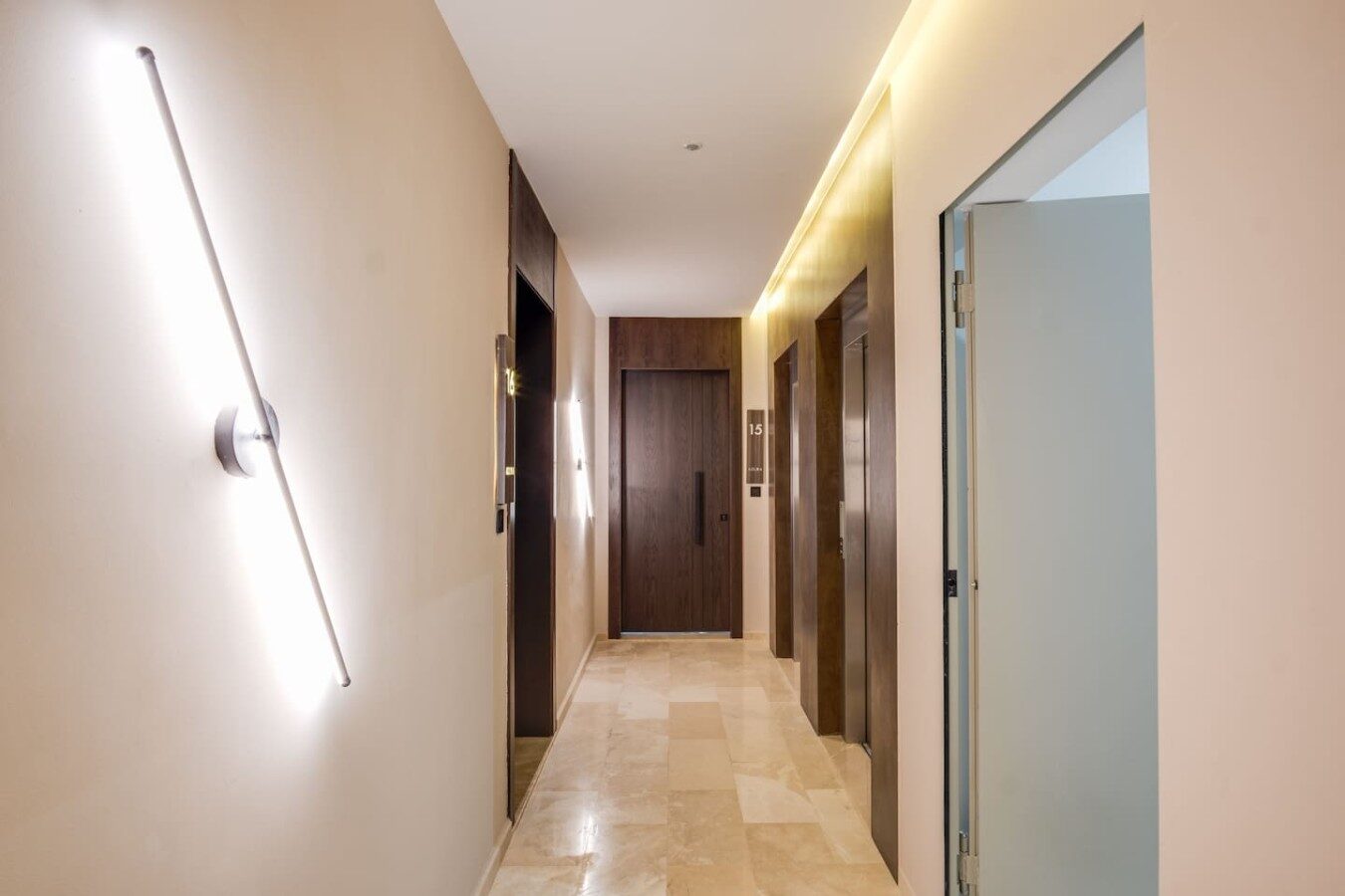 Elegante apartamento junto a la playa con vista parcial al mar