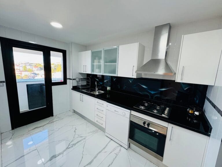 Full kitchen
